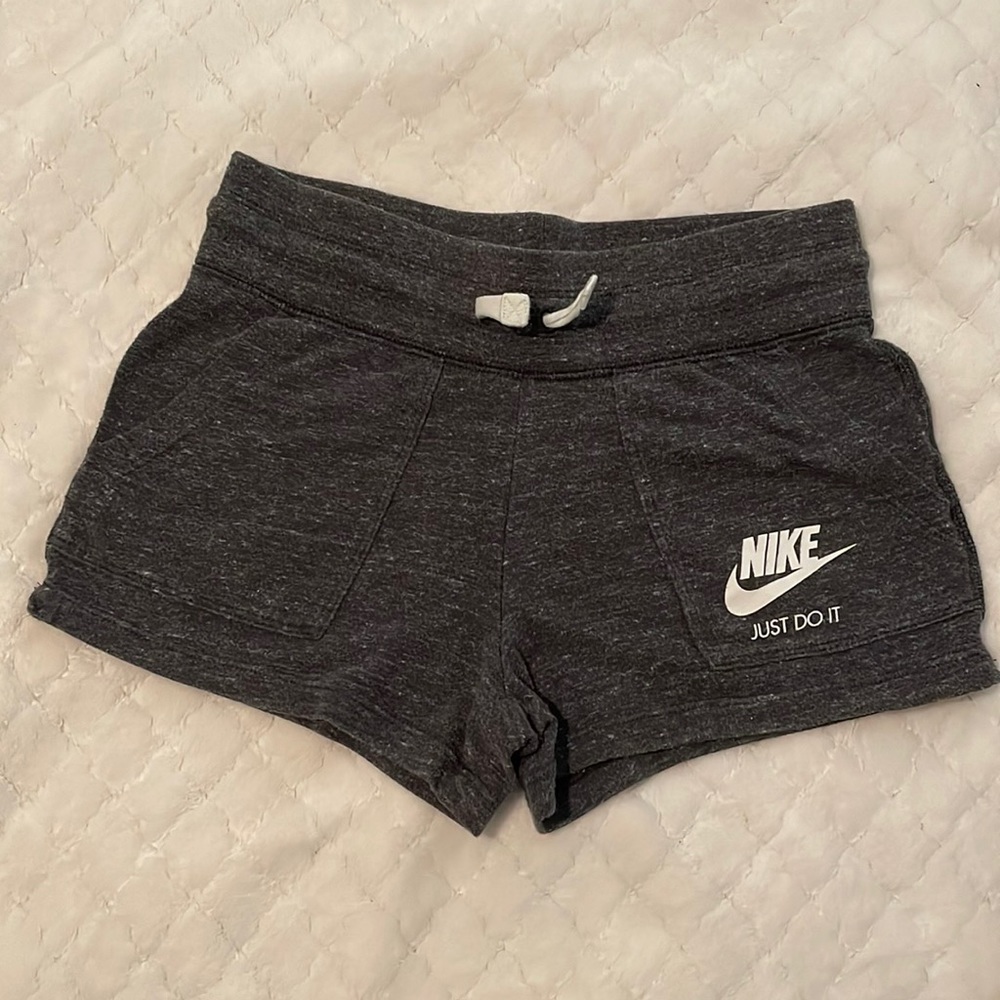 Nike cotton shorts in a youth M